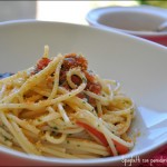 Spaghetti con pomodori, acciughe e mollica