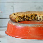 Mega-cookie con gocce di cioccolato e noci pecan