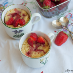 Mini mug cake al cocco e fragole