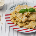 Calamarata con pesto di pomodorini gialli e basilico