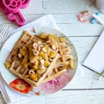 Waffle allo yogurt e nocciole con mele caramellate allo sciroppo d’acero – #seiincucina N°1