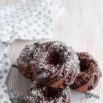 Ciambelle al forno con glassa al cioccolato