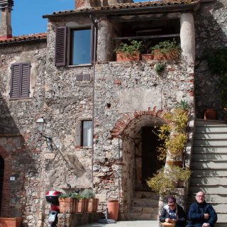 Capalbio centro piazzetta