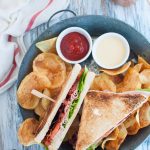 Club sandwich con bacon al miele