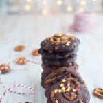 Cookies al cioccolato pretzel e caramello salato