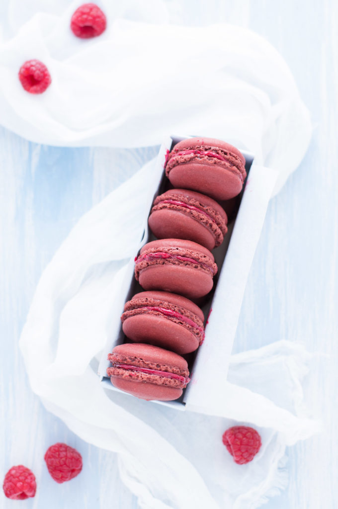 Macarons al_cioccolato e lamponi