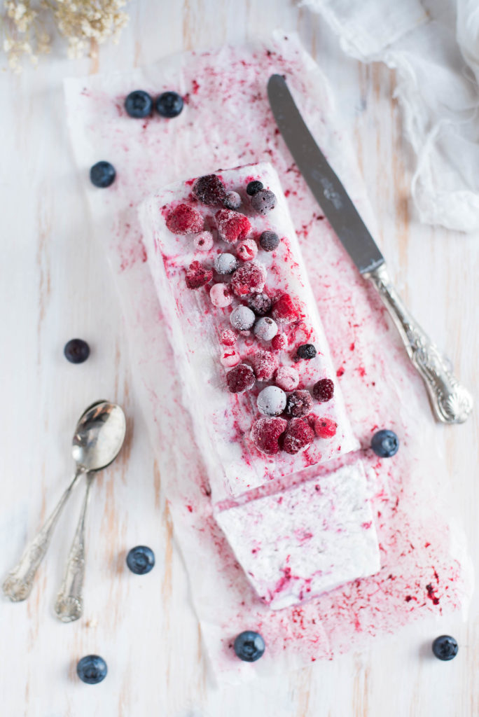 Semifreddo meringato ai frutti di bosco