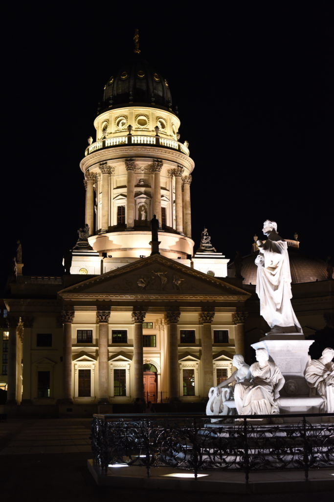 Gendarmenmarkt di notte Berlino