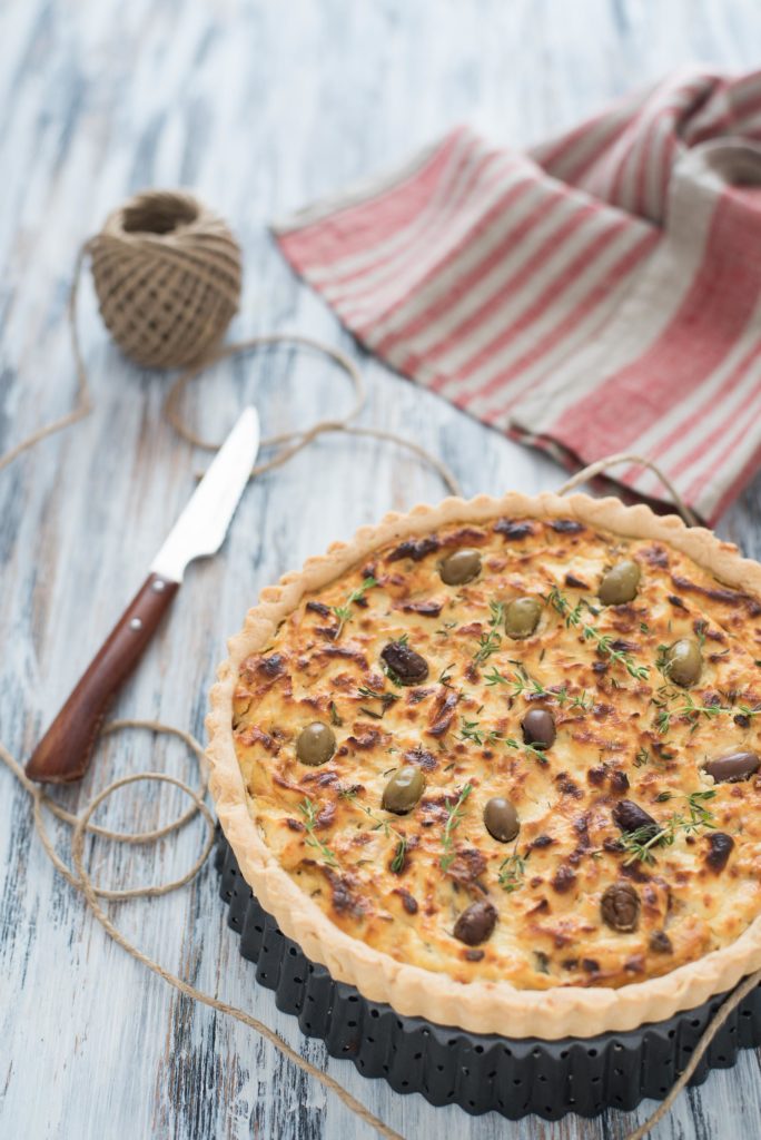 Torta rustica con cipolle e feta