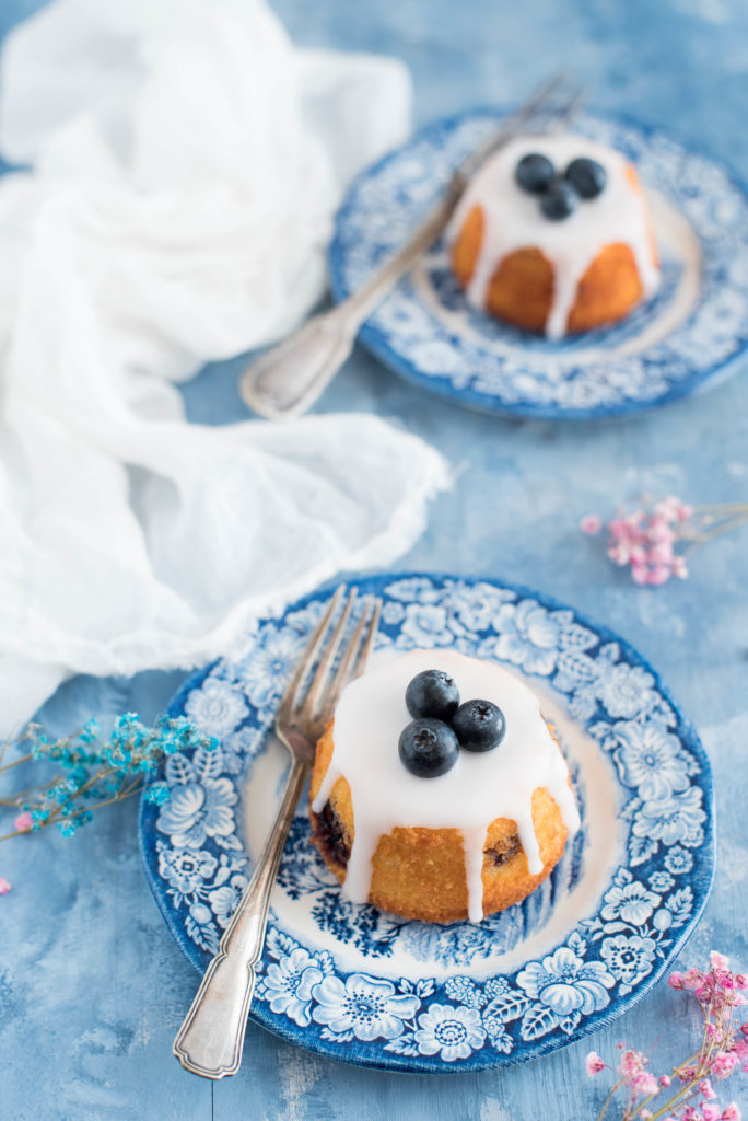 Tortine alle mandorle limone e mirtilli