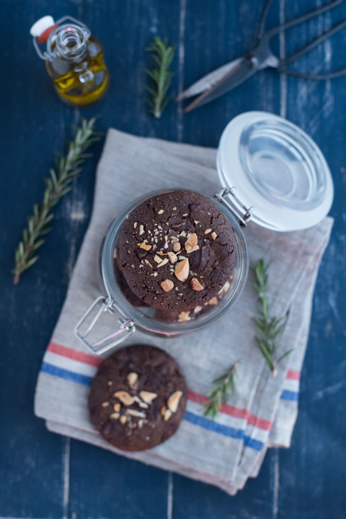 Cookies al cioccolato olio di oliva e rosmarino