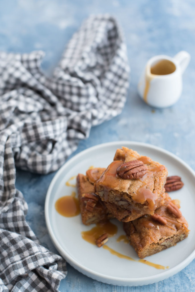 Blondies alle mele e caramello salato