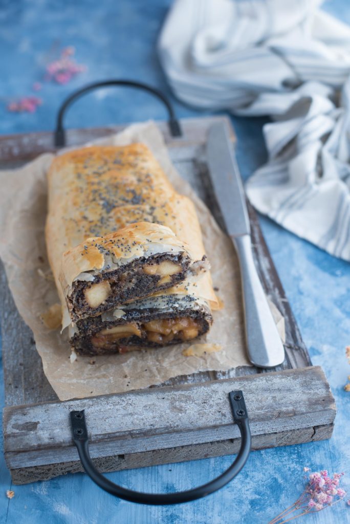 Strudel alle mele e semi di papavero