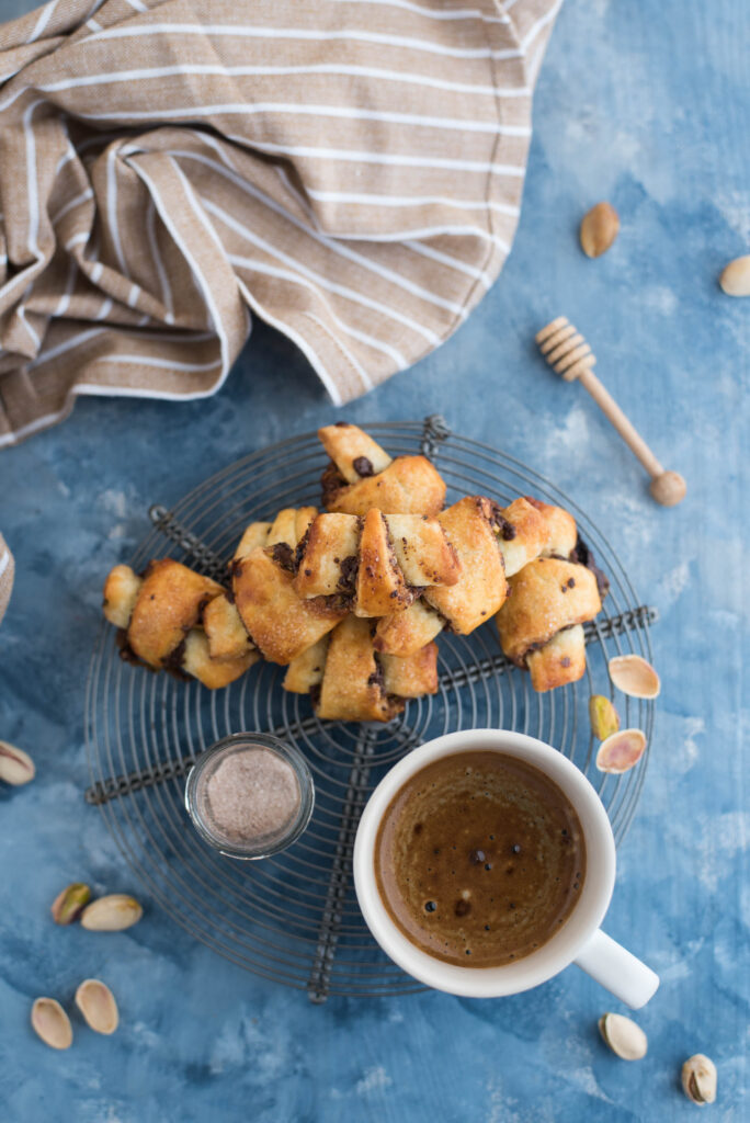 Rugelach con tahini e cioccolato