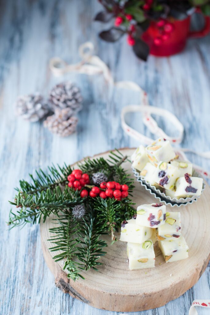 Fudge al cioccolato bianco pistacchi e cranberry