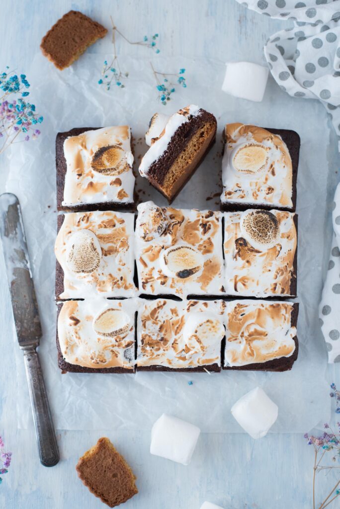 s'mores brownies with graham crackers crust