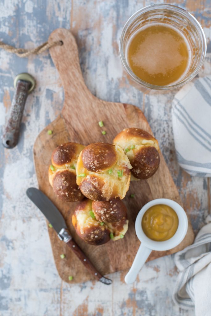 Cheesy pretzel monkey muffins