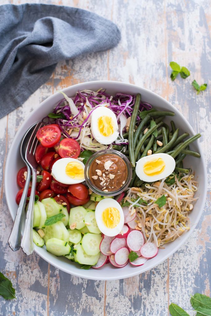 Gado gado insalata con salsa di arachidi