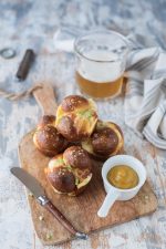 Pretzel monkey muffins