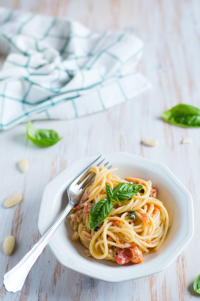 Spaghetti al pesto alla trapanese