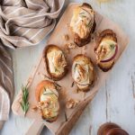 Crostini brie e mele