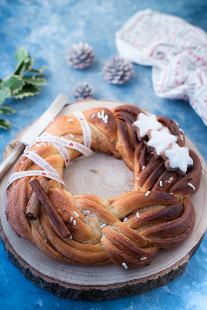 Ghirlanda di brioche alla cannella