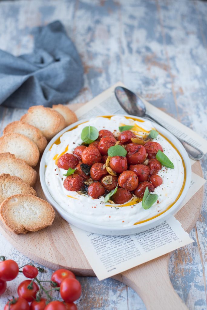 Pomodorini arrostiti e yogurt Ottolenghi