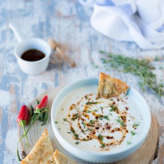 Dip di feta con miele al peperoncino