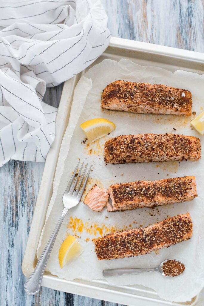 Salmone in crosta di sesamo e spezie