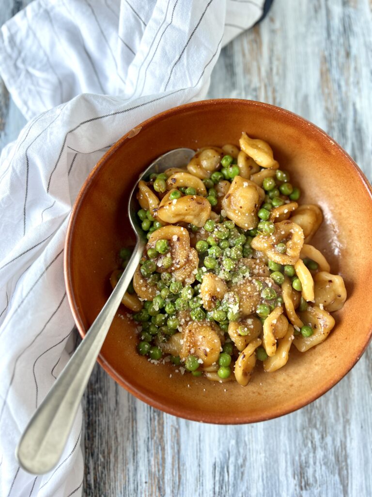 Pasta e piselli cremosa